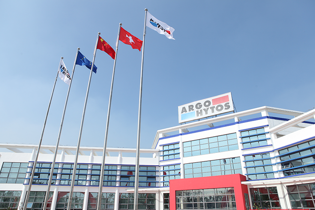 AHCARGO-HYTOS-Gebäudeeingang in China mit großem FirmenlogoN_1