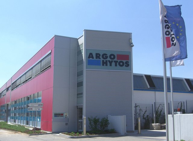 ARGO-HYTOS-Gebäudeeingang in Deutschland mit großem Firmenlogo